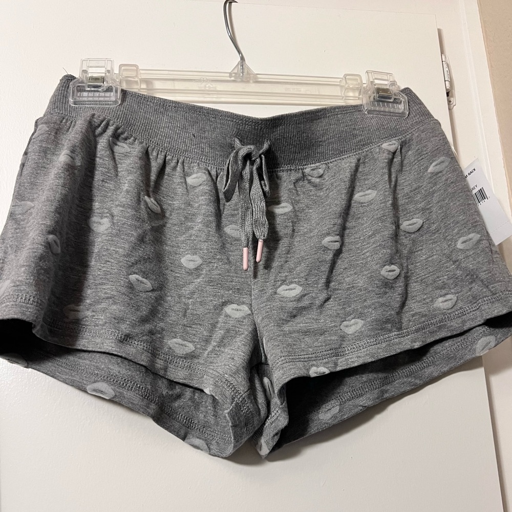 Soft “Free Press” lounge short size small